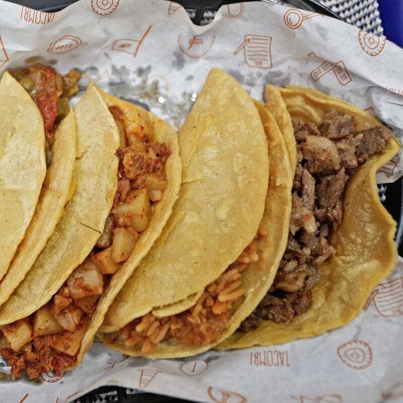 Tacos de Maiz Hechos A Mano Guisos A Elegir