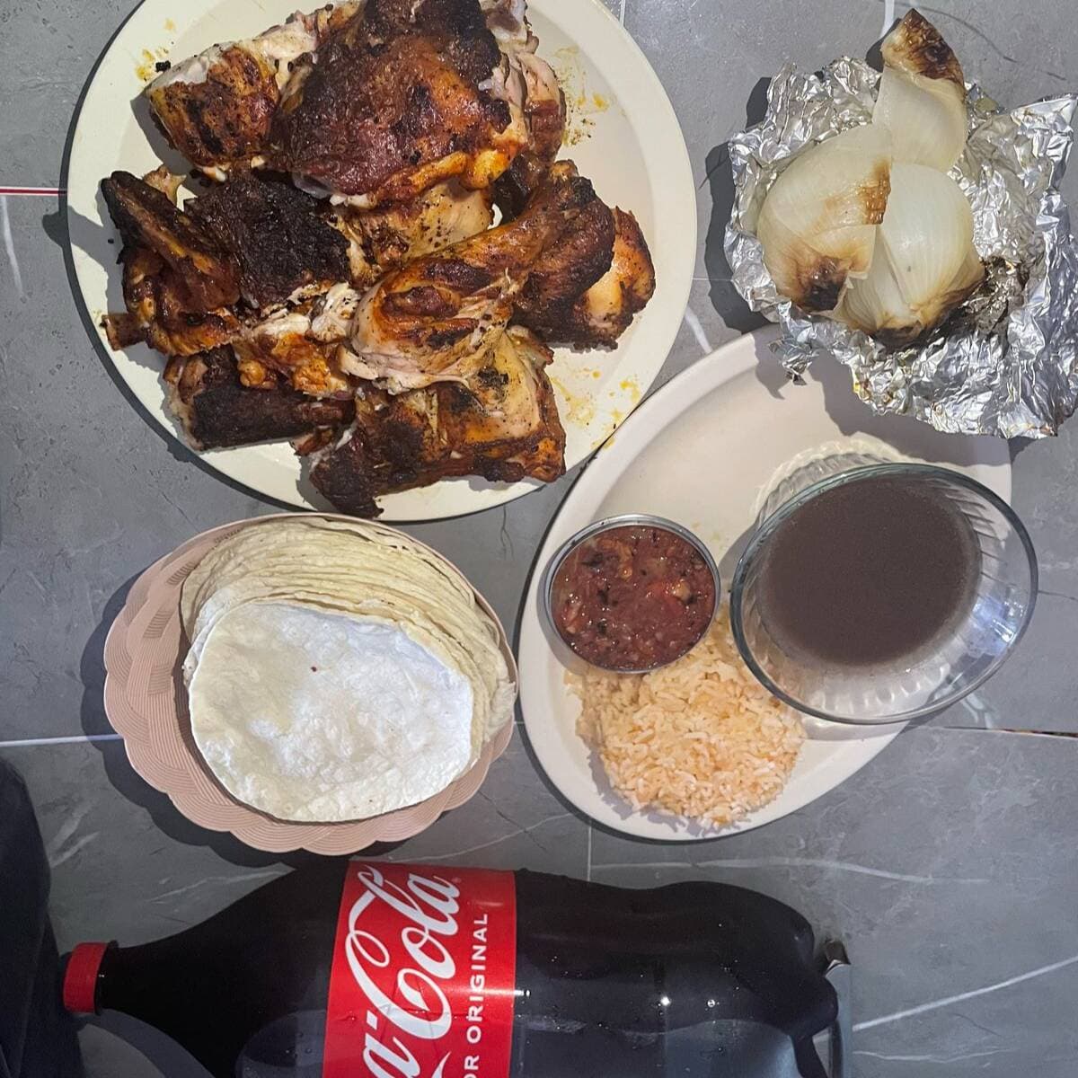 1 Pollo Asado, 1/2 Tortilla, Cebolla , Coca 2.5