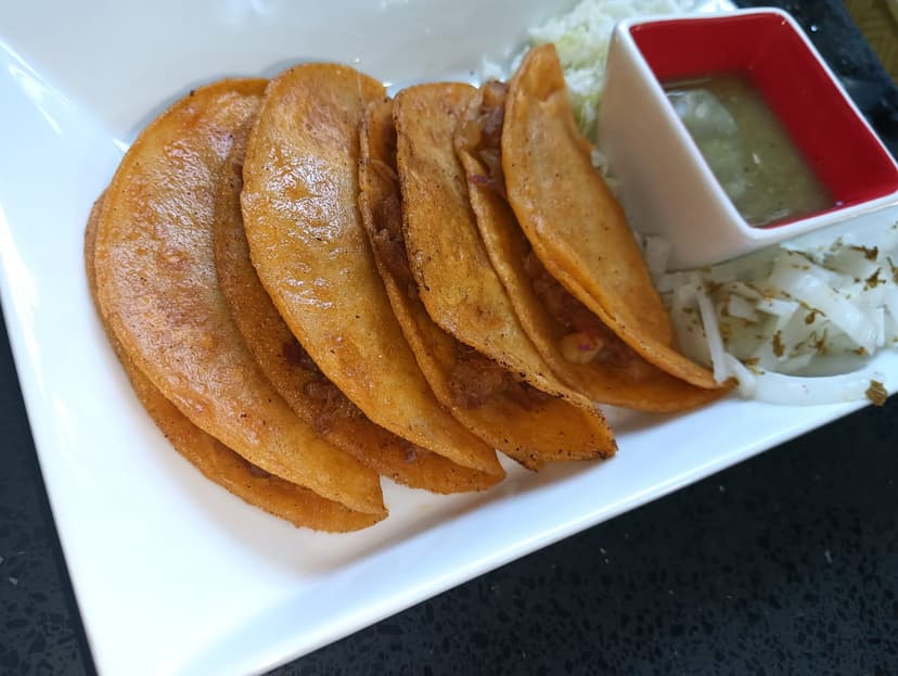 taquitos al pastor y Burritos De Magisterio