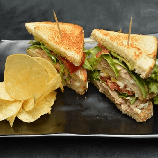 SANDWICH ATUN CON PAPAS