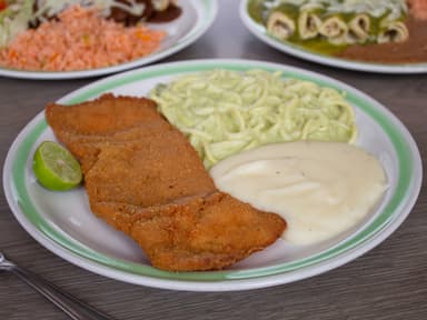 Milanesa de Pollo Empanizada