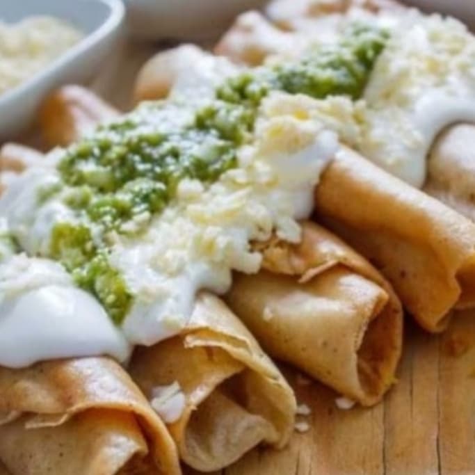 TACOS dorados de carnitas