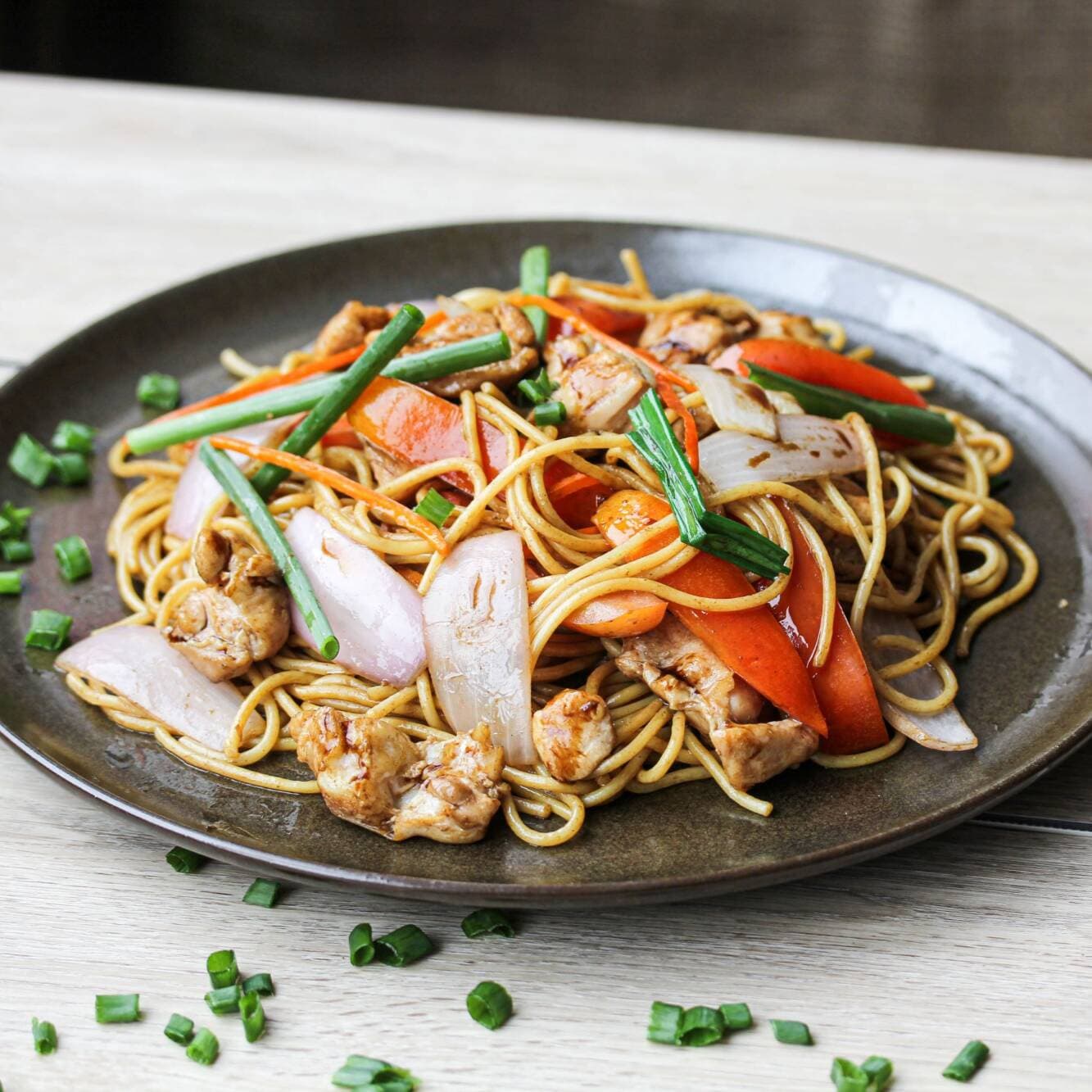 Tallarín Saltado de Pollo