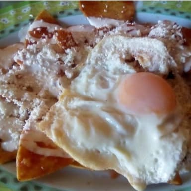 Chilaquiles Rojos 1 Huevo + Agua Gratis