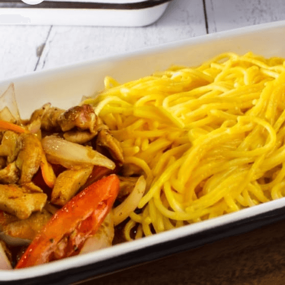Tallarin Huancaina Saltado de Pollo Huevo Frito
