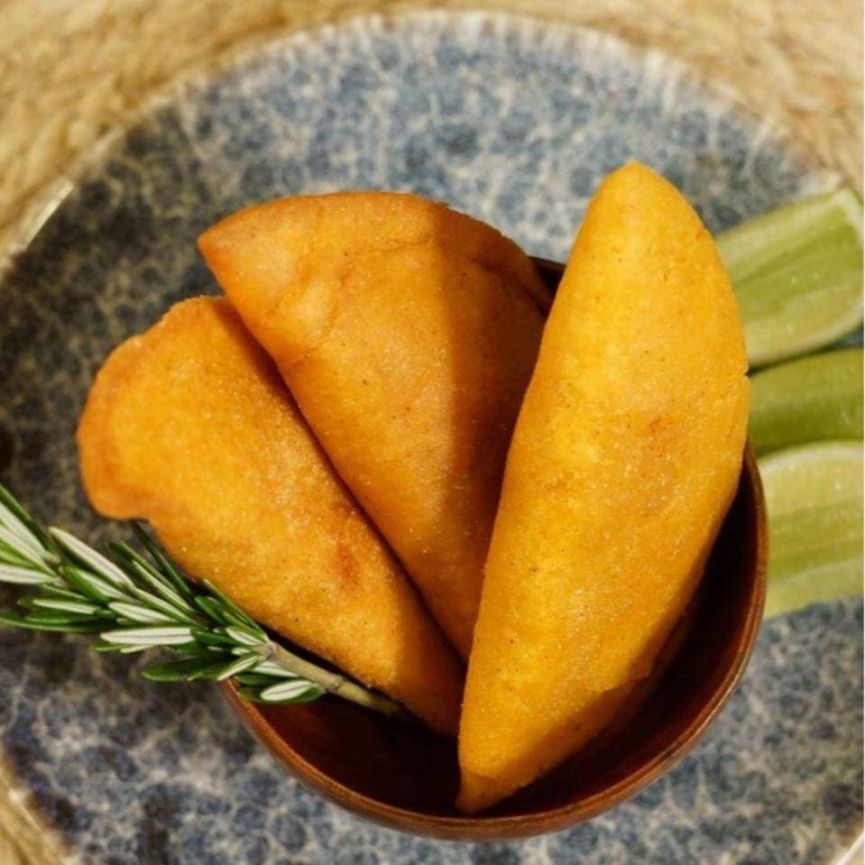 Empanada Pollo Arroz y Huevo