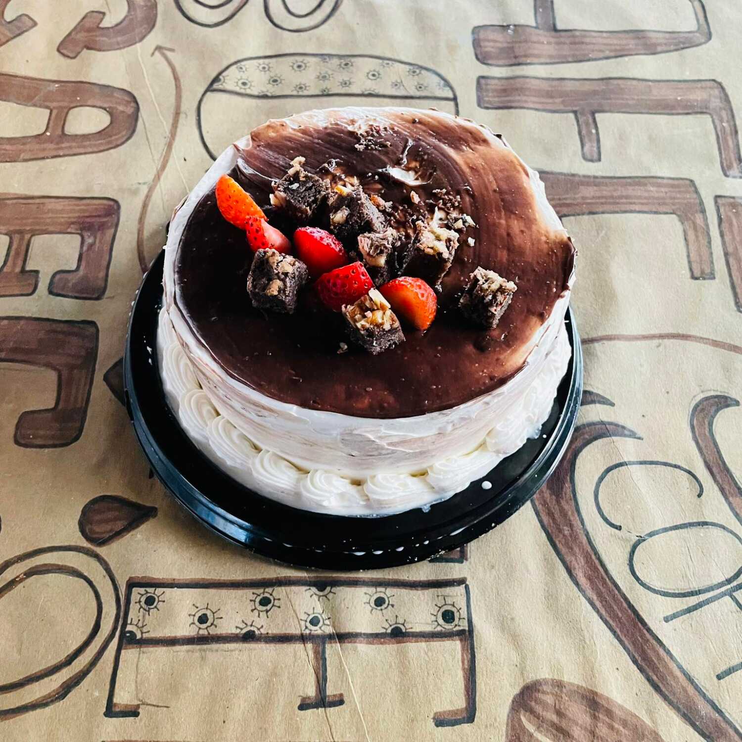 Mini pastel brownie con fresa. (4 porc. aprox)