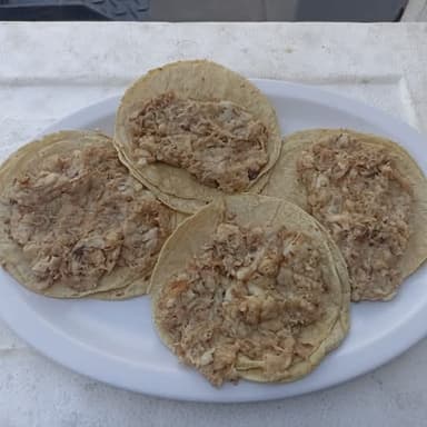 Taco con Queso y Cabecita de Puerco