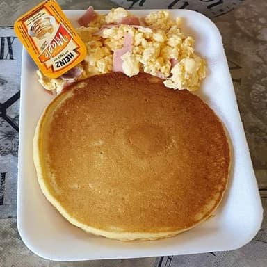 3 Ricos Hotcakes con Huevito y Jamon Deliciosos