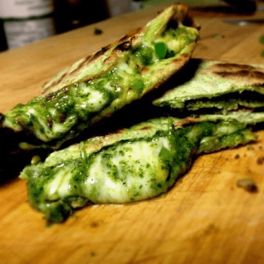 Pupusa Brócoli con Queso