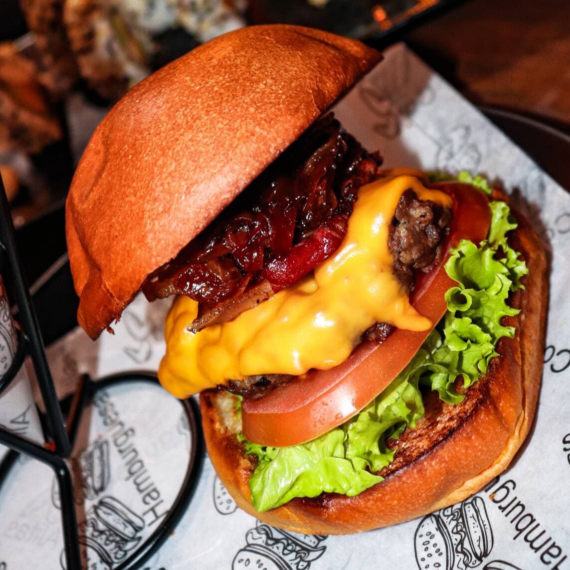 Burger Tradicional de la Casa + Papas