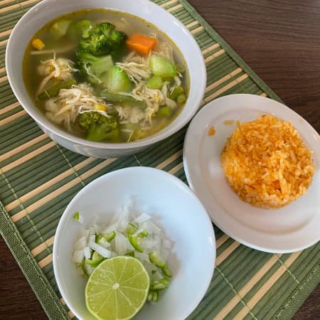 Caldo de Pollo