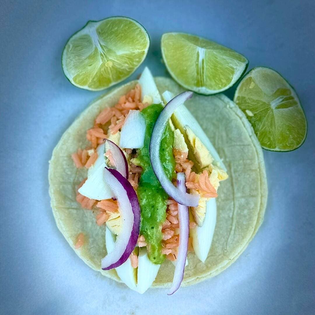 Taco de Arroz con Huevo Duro