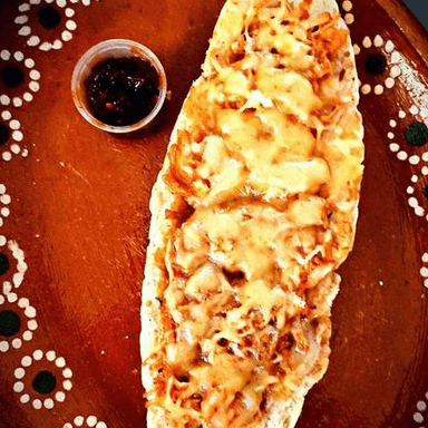 MOLLETES CON CHICHARRON DE CACHETE