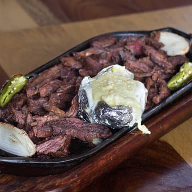1 KG, DE ARRACHERA + 4 REFRESCOS O AGUA DE SABOR