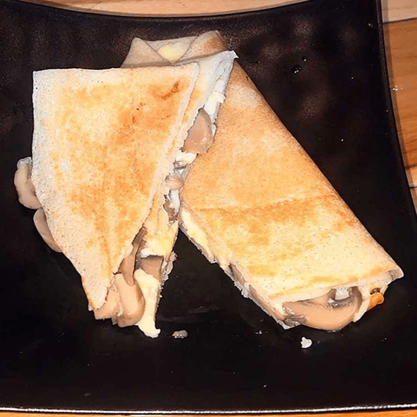 Crepa Champiñones con Queso Mozarella