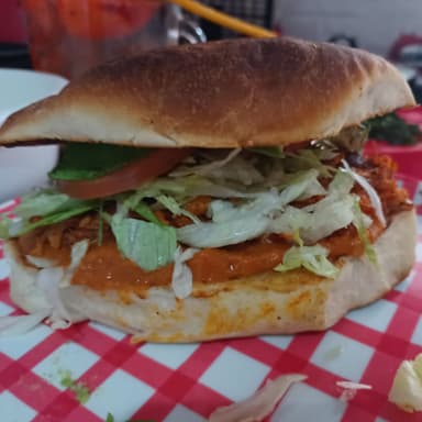 Torta de Pierna con Frijoles de Fiesta