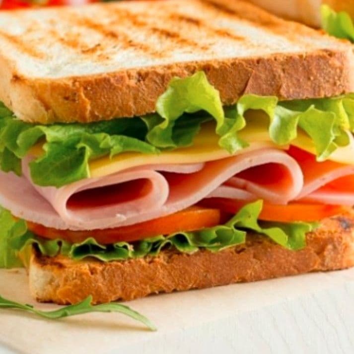 Sandwich de jamón + Chocomilk