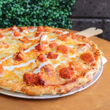 Pizza Búfalo (14" de 8 Rebanadas)
