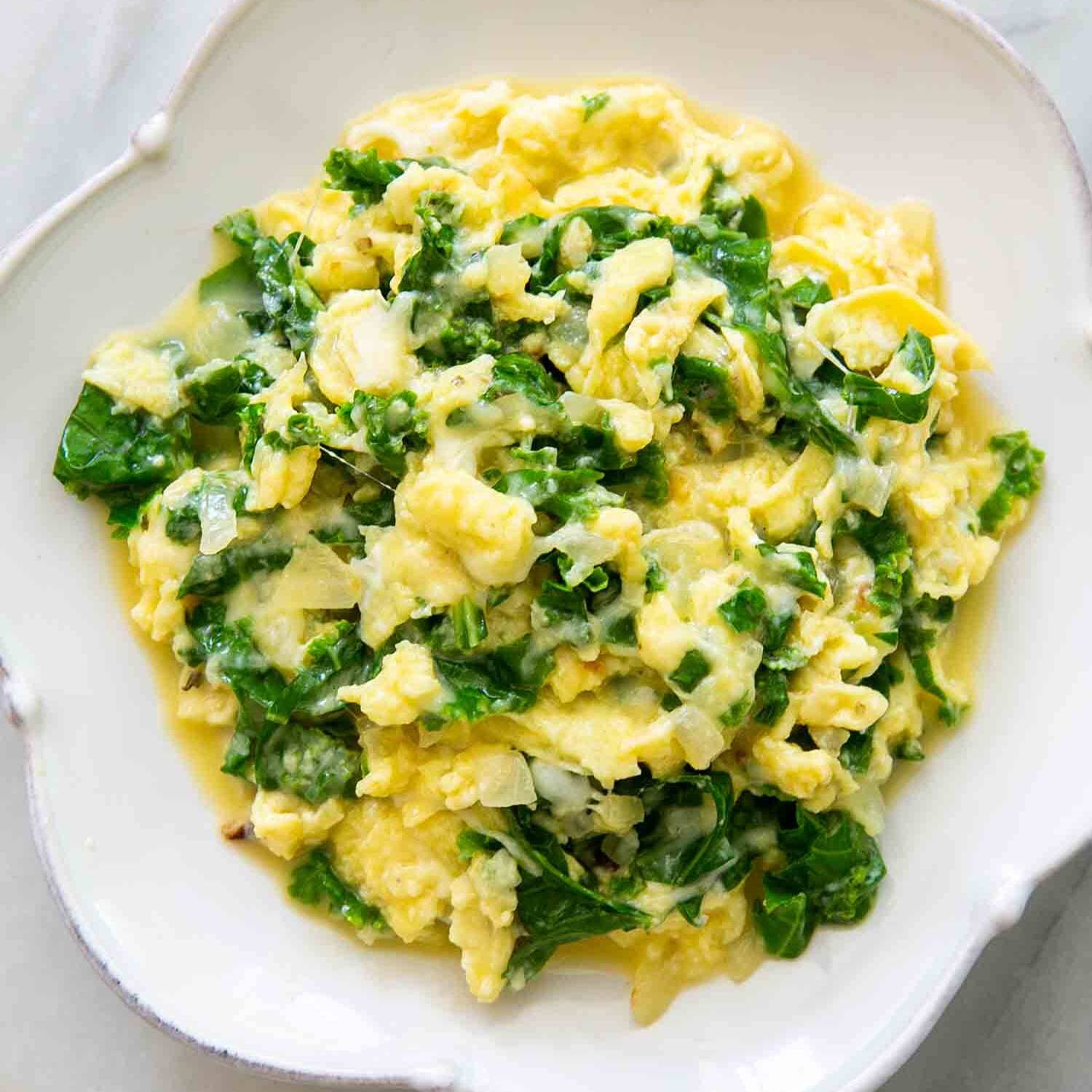 huevos con espinaca y tocino