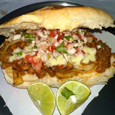 1 Torta de Cerdo + Chiva Cola