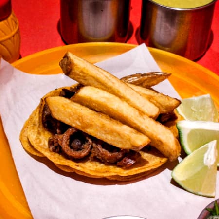 Taco de tripa con papas
