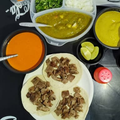 4 Tacos de Asada de Maíz + Agua Fresca