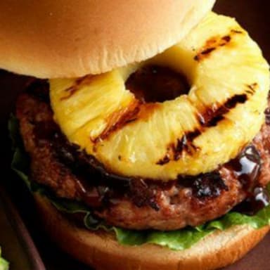 HAMBURGUESA HAWAIANA + PAPAS