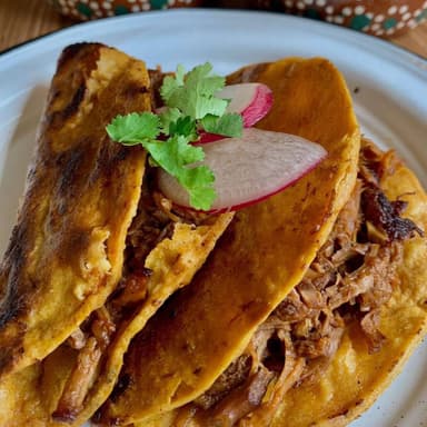 2 Tacos Doraditos + Agua de Sabor.