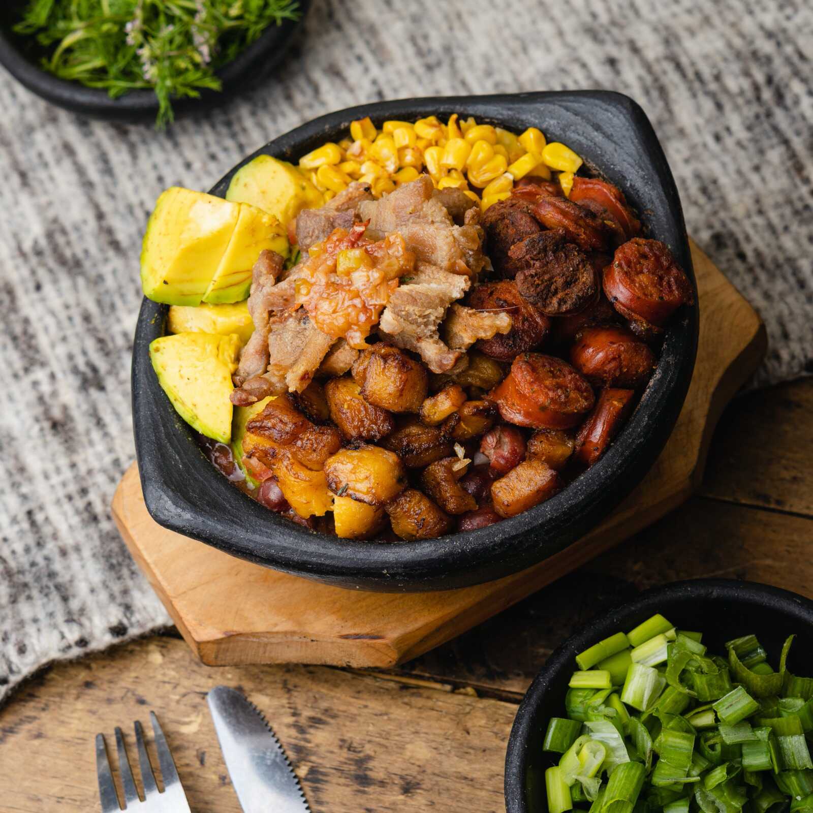 Cazuela de Frijoles Paisa + Bebida