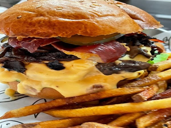 Stella's  Craft Burgers & Chicken