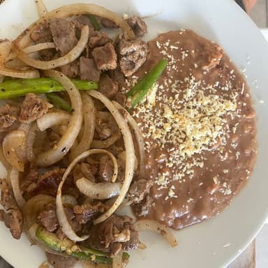 Bistec Encebollado
