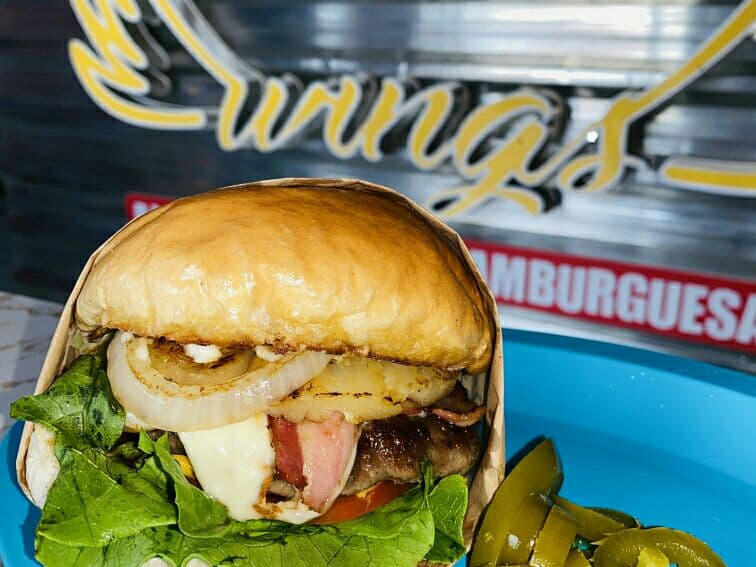 BURGER HAWAIANA CON PAPAS