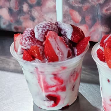 FRESAS CON CREMA CHICAS