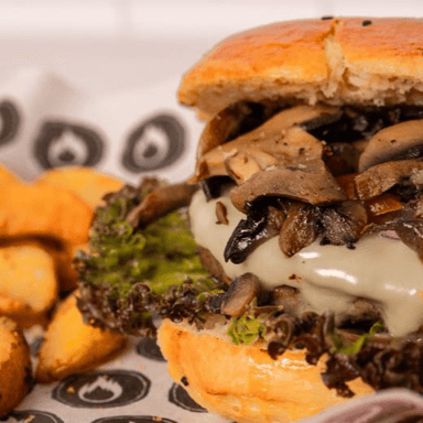 Hamburguesa Clásica con Papas Gajo