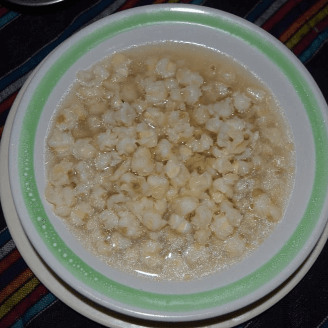 Caldo con Grano de Maíz