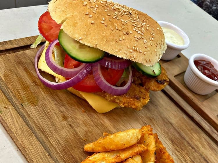 Hamburguesa de Pollo Empanizado.