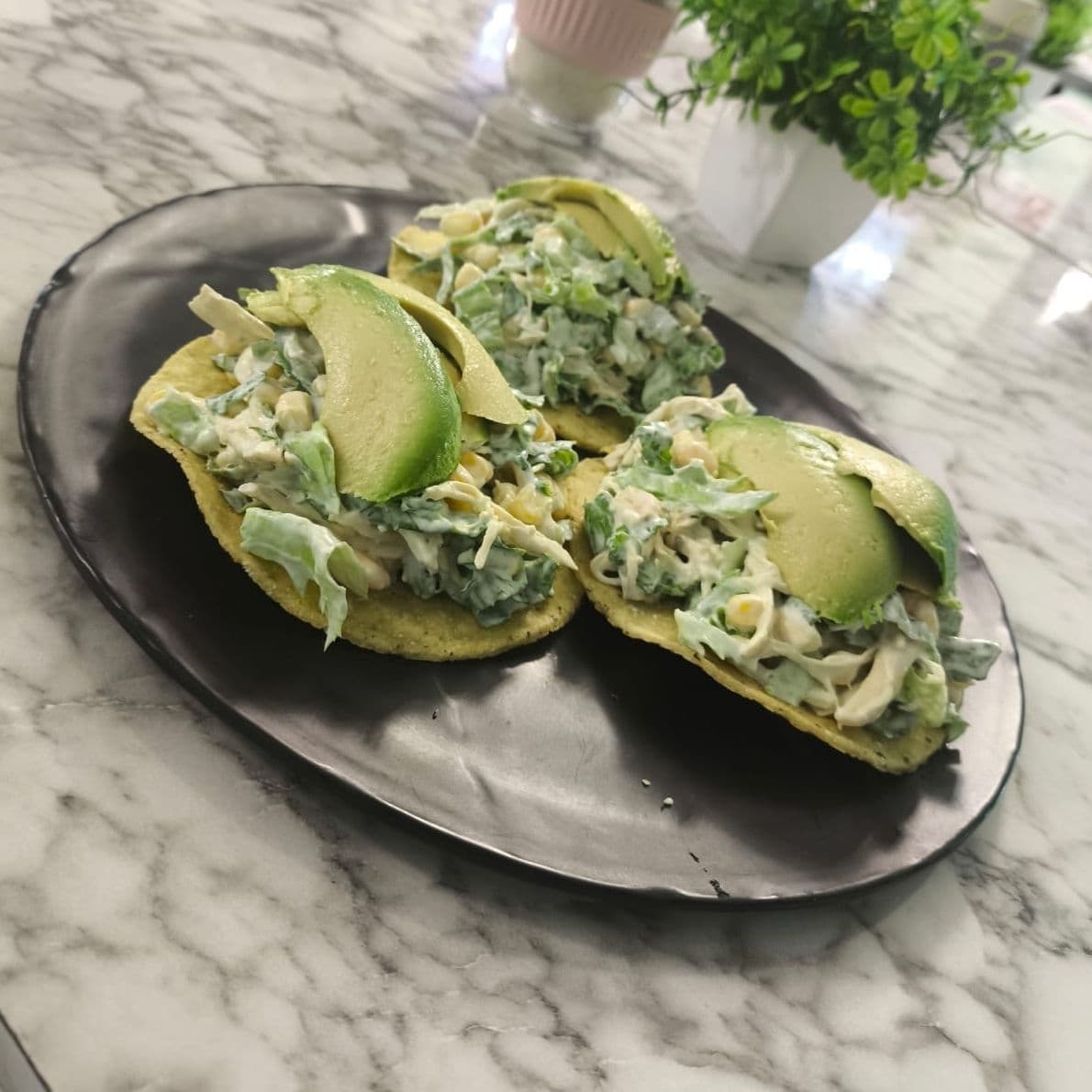 Tostadas con Ensalada de Pollo