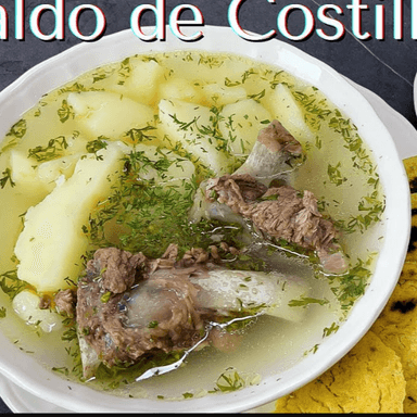 Caldo de Carne con Doble Arepa
