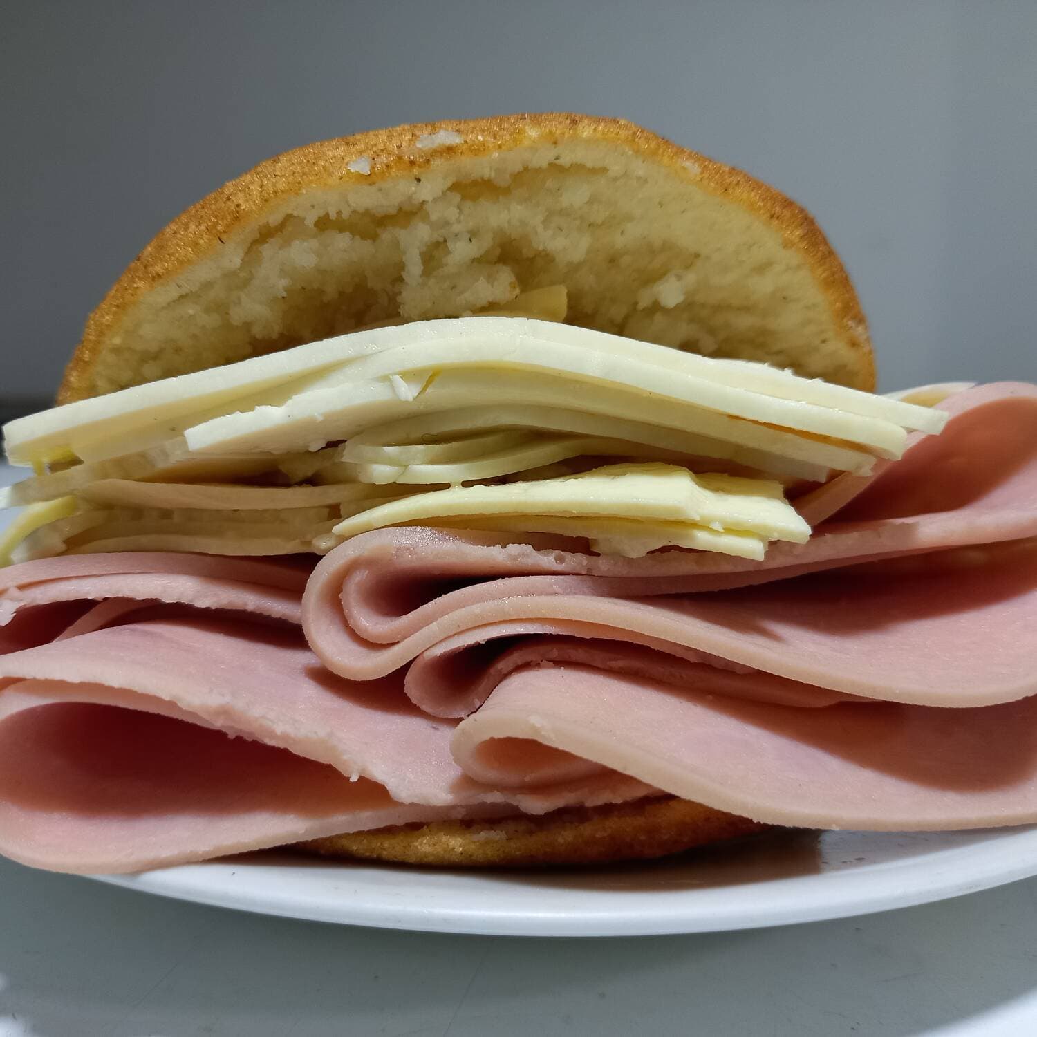 Arepa de Jamón y Queso
