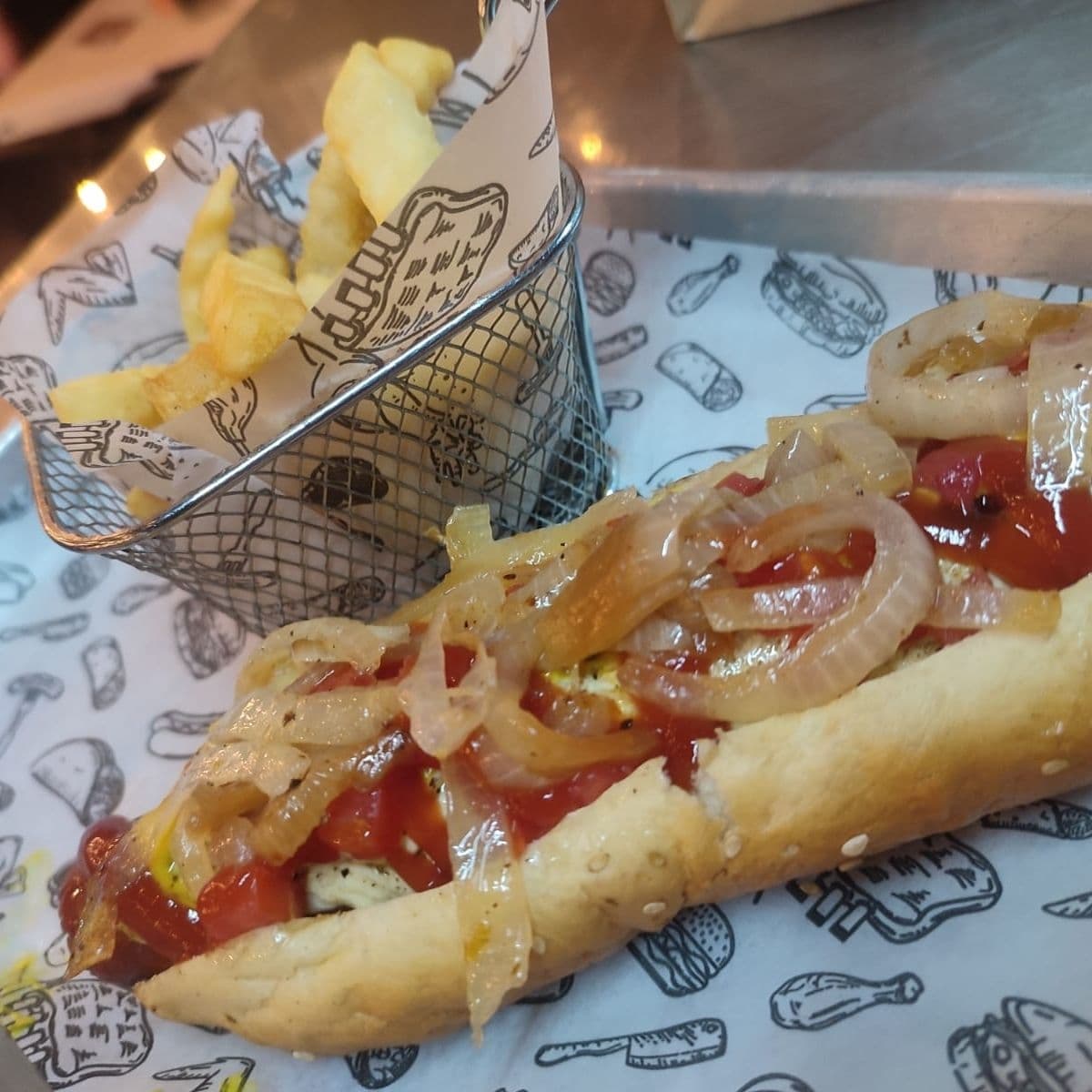 Hot Dog Jumbo de Res Clasico con Papas