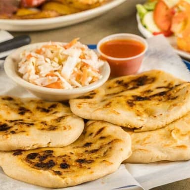 Pupusa Zanahoria con Queso