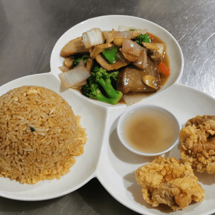 Chicharrón de Pollo, Chancho al Ajo y Chaufa