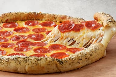 Pizza de Pepperoni con Orilla de Queso