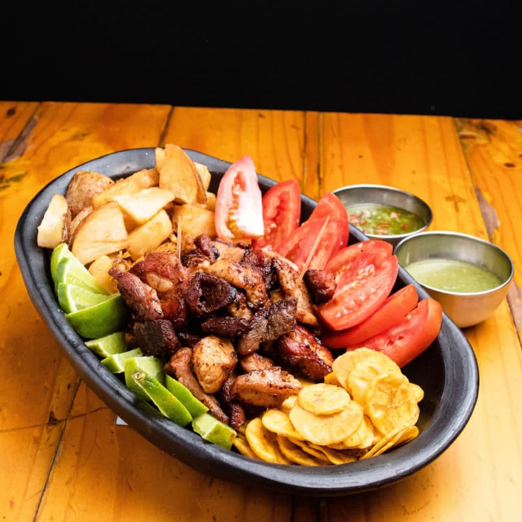 Combo Picada Romero 4 Personas + 4 Gaseosas 450ml