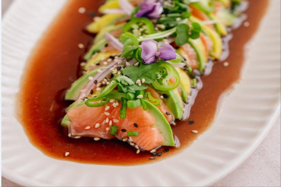TIRADITO SALMON Y MANGO