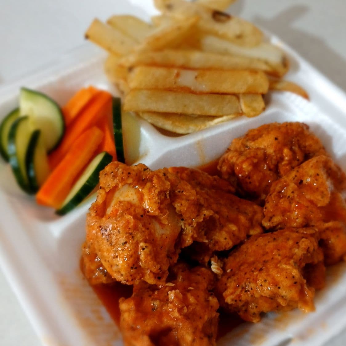 Boneless Individual + Papitas Fritas