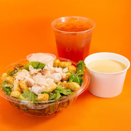 Combo Ensalada Cesar + Sopa + Te de la Casa