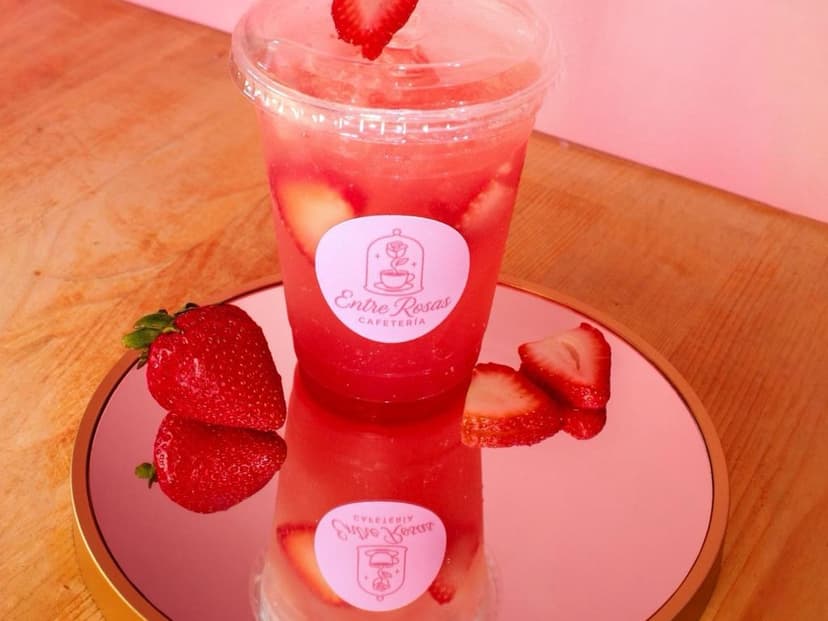 Entre rosas café