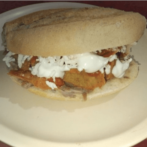 Torta de Chilaquiles Rojos